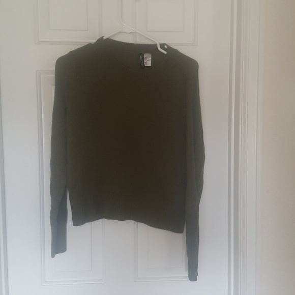 Green sweater - Picture 1 of 4